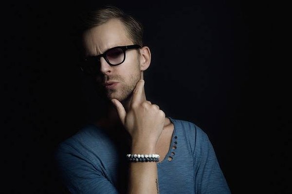 Les bracelets pour homme : comment les assortir avec votre tenue